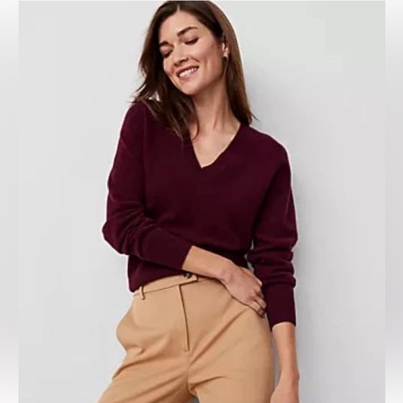 NEW $298 Ann Taylor 100% Cashmere V-Neck Sweater burgundy sz M - Picture 1 of 1